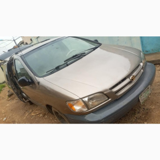 Toyota Sienna 1999 Gold