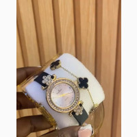 Ladies Wristwatch And Bracelets Set