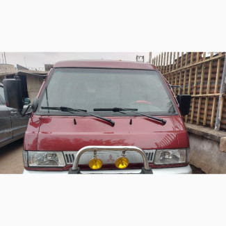 Mitsubishi L300 2004 Red