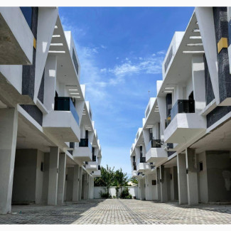 4bdrm House in Woodlodge Estate, Ilaje / Lekki for sale