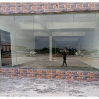 Werehouse or Showroom