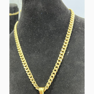 ITALY 750 Tested 18karat Cuban Design With Crucifix Pendant