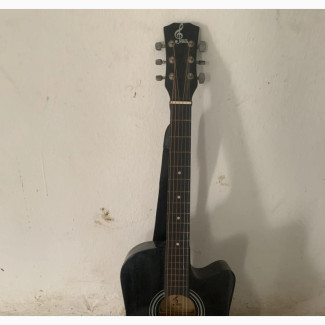 Acoustic Guitar - Neatly Used
