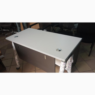 High Quality Office Desk With Metal Leg