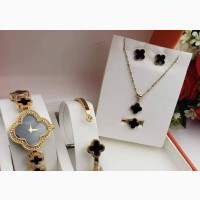 A Set Off VCA Jewelry’S
