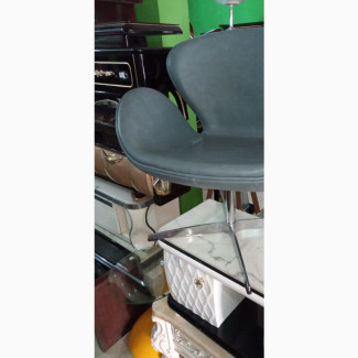 Imported Executive #112 Diva Swivel Chair