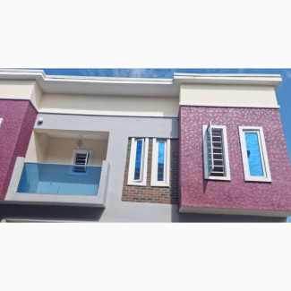 4bdrm Duplex in Creek Avenue Court for sale