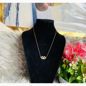 Classy Elegant Necklace With Pendant