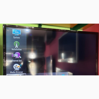 Luxor Smart TV 32 Inches FullHD LED Screen