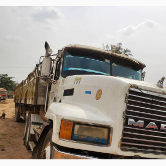 Mack CH613 Heavy-Duty Truck