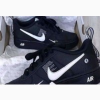 Stylish Black Nike Sneakers for Men