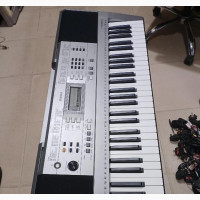 Yamaha PSR-E353