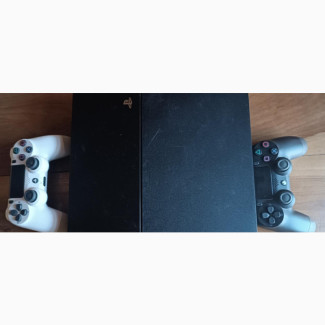 Playstation 4 With 10 Games and 2 Pads