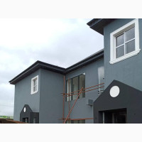 Commercial Building in Oniru with 12 Bedrooms and 4 Kitchens for Rent