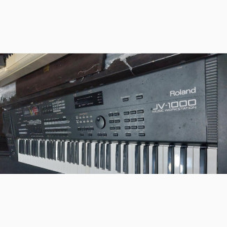 Roland JV-1000 Electronic Keyboard