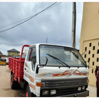 Toyota Dyna 200 Long Bucket 6 Tyres 4Y Engine
