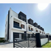 Furnished 5bdrm Townhouse/Terrace in Lekki for Sale