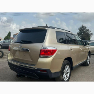 Toyota Highlander 3.5L 4WD 2013 Gold