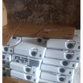 Hitachi Projector With Hdmi and Vga, Available 3000lumens