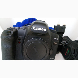 Canon 5D Mark II - Prime Lens + Battery Grip - Excellent Condition