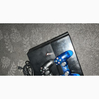Hacked PS4 - Very Clean, 2 Controllers, 7 Installed Games