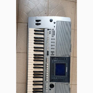 Yamaha Piano Keyboard S700