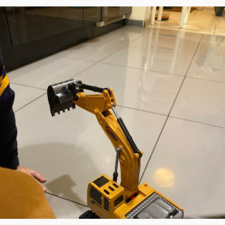 Toy Excavator With Wireless Remote Control