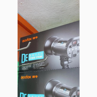Godox DE-300 Strobe Light for Studio Photography