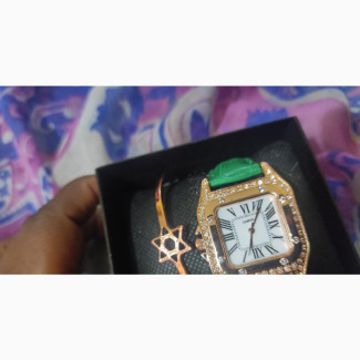 Stunning Wristwatch with Bracelet - Perfect for Any Occasion