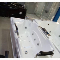 Single Jacuzzi