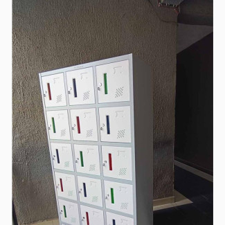 18 Door Locker