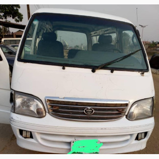 Toyota HiAce 2000 White