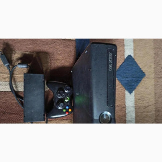Xbox 360, Wireless Pad, 14 Installed Games + Power Adapter