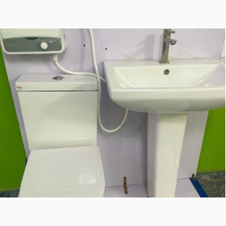 Water Closet With Accessories