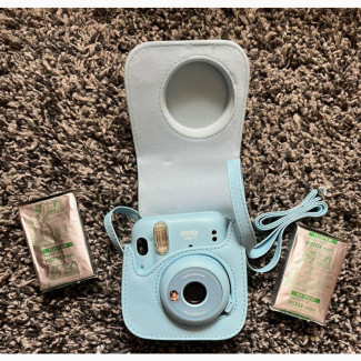 Fujifilm Instax Mini 11 + Extra Film Sheets