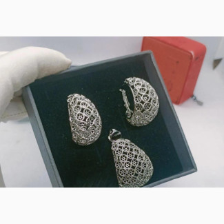 Fashion Jewelry Earring and Pendant Set