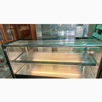 Countertop Cake Showcase