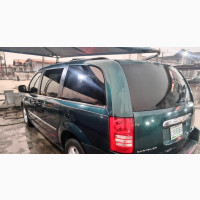 Chrysler TownCountry 2010 Green