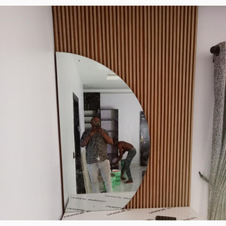 Dressing Mirror Table With Cladded Wall