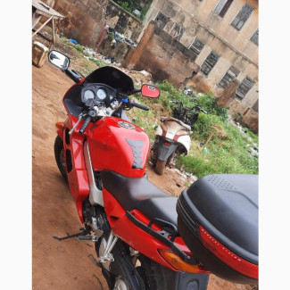 Honda VF 2001 Red