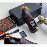 Get Your Hands on Stylish Italian Shoes