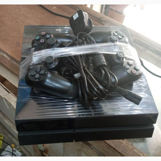 Ps4 Game With 2 Pads and Installed